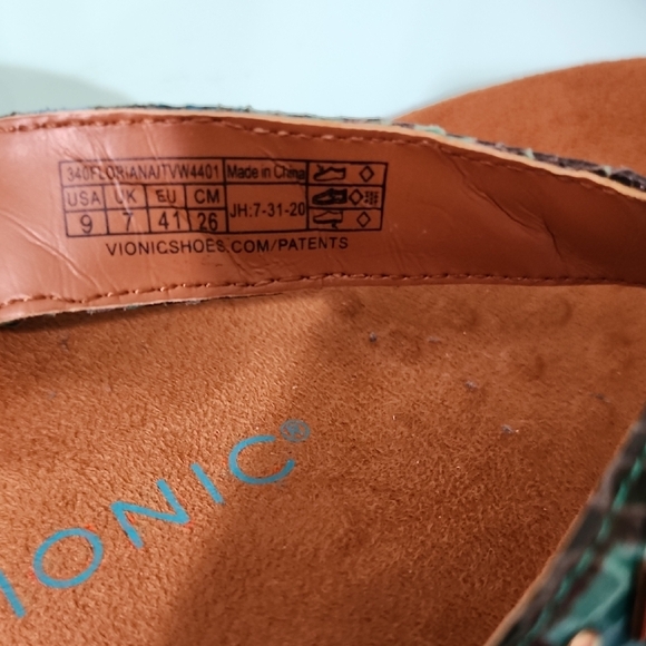 Vionic Floriana Teal Snakeskin Sandals - Like New - Picture 4 of 4
